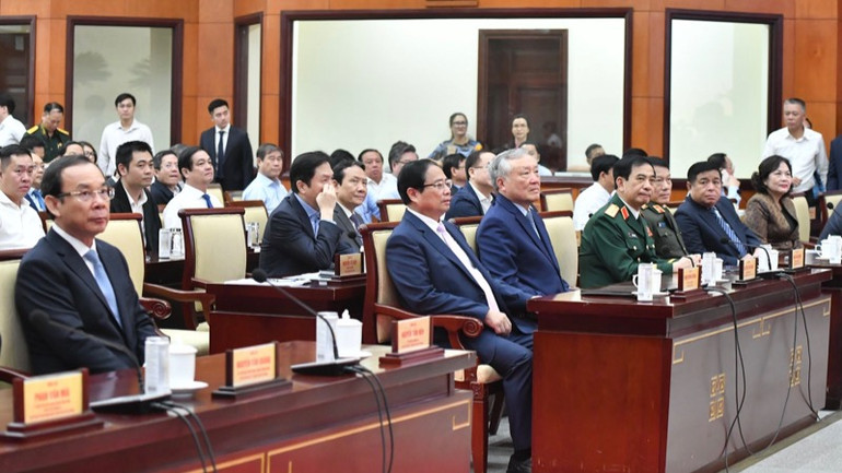 Thủ tướng Phạm Minh Chính, các đồng chí lãnh đạo tham dự Hội nghị. (Ảnh: THANH GIANG)