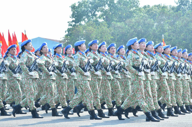 Khối nữ sĩ quan gìn giữ hoà bình của Liên hợp quốc. (Ảnh: THANH GIANG)