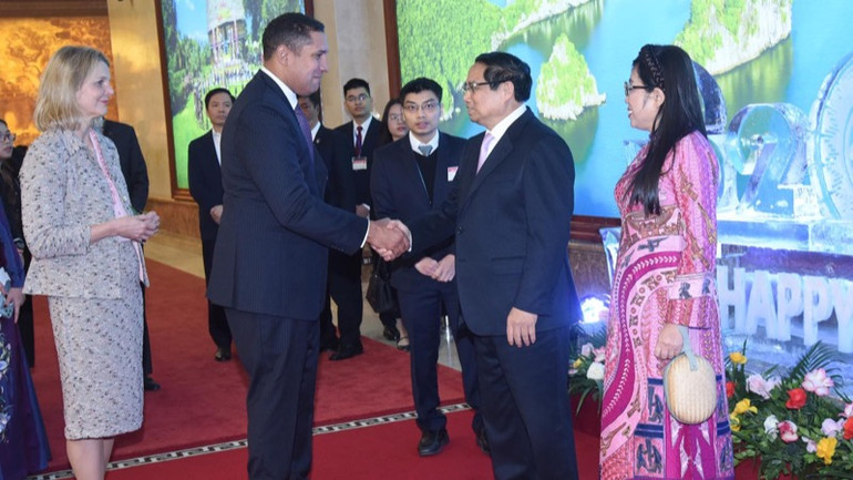 Thủ tướng Phạm Minh Chính và Phu nhân tiếp đón các vị khách quốc tế. (Ảnh: TRẦN HẢI)