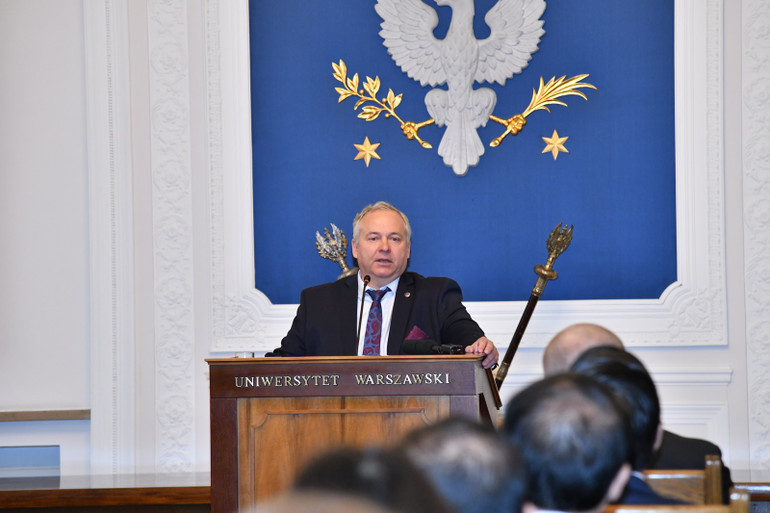 Lãnh đạo Đại học Tổng hợp Warsaw phát biểu ý kiến. (Ảnh: THANH GIANG)