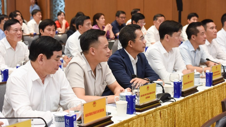 Đại diện lãnh đạo các tập đoàn, tổng công ty, ngân hàng thương mại nhà nước tham dự hội nghị (Ảnh: TRẦN HẢI).