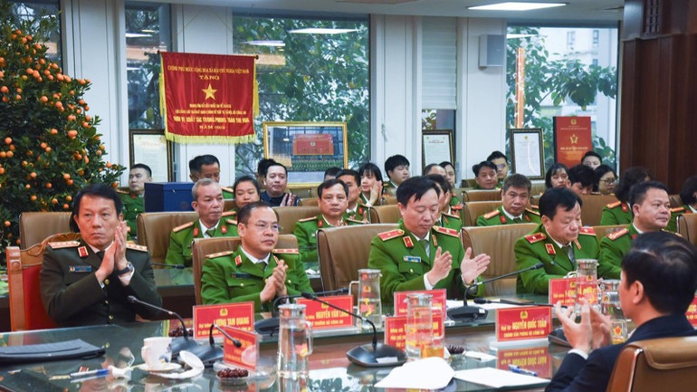 Lãnh đạo Bộ Công an, Cục Cảnh sát quản lý hành chính về trật tự xã hội tham dự sự kiện. (Ảnh: TRẦN HẢI)