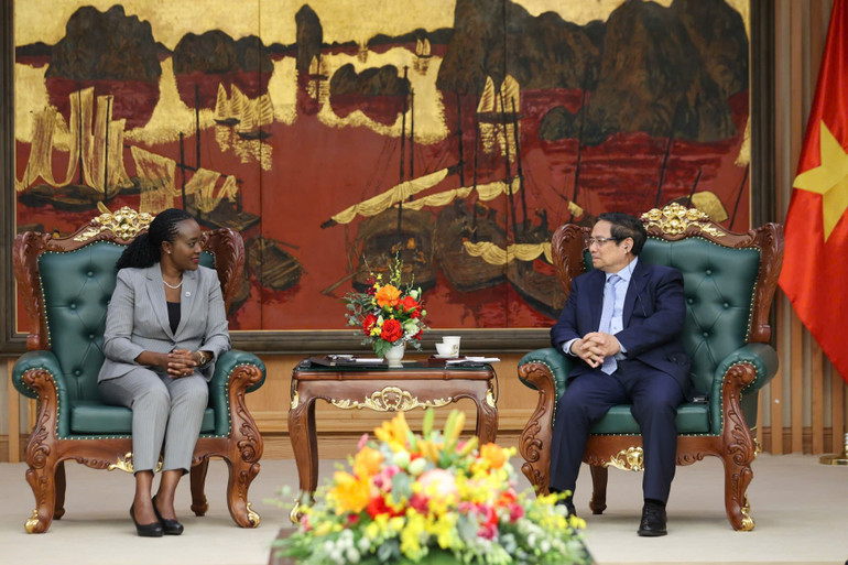 Thủ tướng Phạm Minh Chính tiếp Bộ trưởng Quốc phòng Kenya Soipan Tuya.