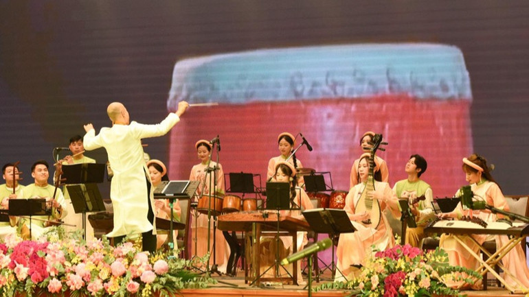 Một tiết mục văn nghệ đặc sắc được biểu diễn tại sự kiện. (Ảnh: TRẦN HẢI)