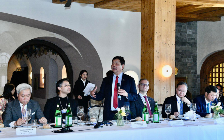 Chủ tịch tập đoàn FPT Trương Gia Bình phát biểu ý kiến tại Tọa đàm. (Ảnh: THANH GIANG) Chủ tịch tập đoàn FPT Trương Gia Bình phát biểu ý kiến tại Tọa đàm. (Ảnh: THANH GIANG)