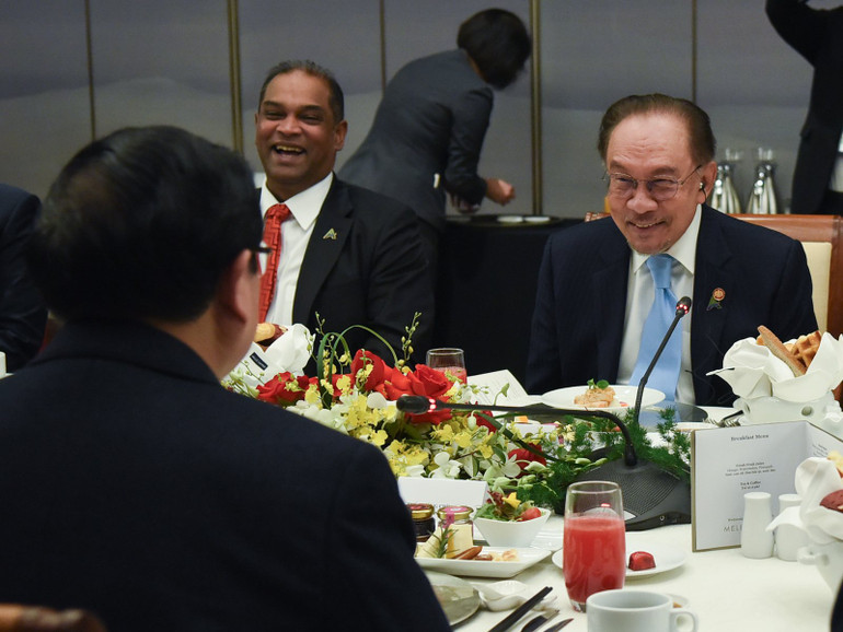 Thủ tướng Malaysia Anwar Ibrahim phát biểu ý kiến. (Ảnh: TRẦN HẢI)