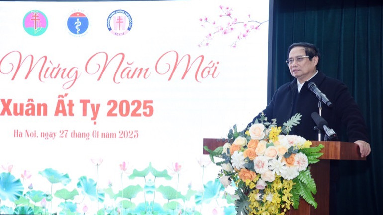 Thủ tướng Phạm Minh Chính phát biểu ý kiến tại buổi đến thăm và chúc Tết. (Ảnh: TRẦN HẢI)