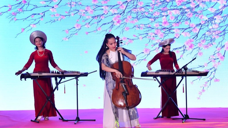 Một tiết mục nghệ thuật đặc sắc được biểu diễn tại Chương trình (Ảnh: THANH GIANG).