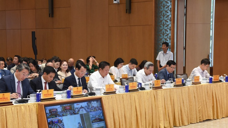 Các đồng chí lãnh đạo, đại biểu tham dự tọa đàm. (Ảnh: TRẦN HẢI) Các đồng chí lãnh đạo, đại biểu tham dự tọa đàm. (Ảnh: TRẦN HẢI)