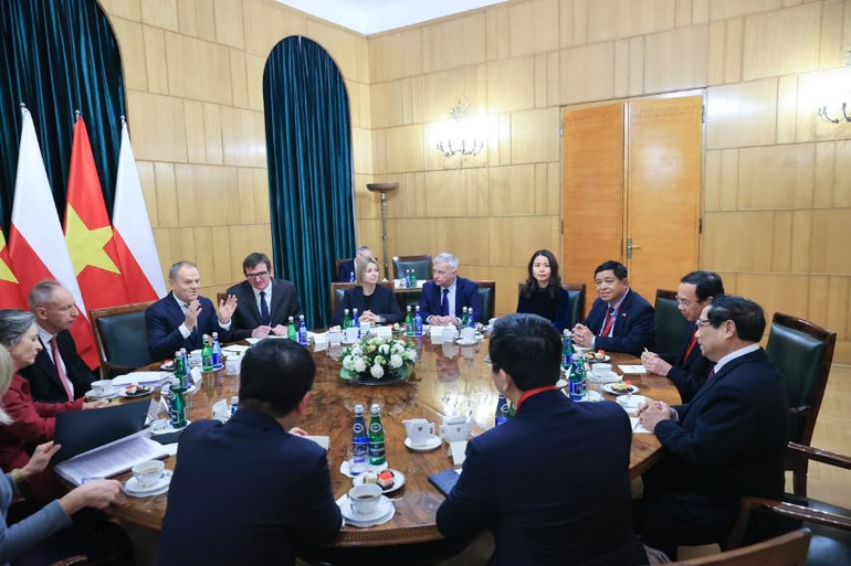 Thủ tướng Phạm Minh Chính và Thủ tướng Donald Tusk hội đàm chính thức. (Ảnh: NHẬT BẮC/VGP) Thủ tướng Phạm Minh Chính và Thủ tướng Donald Tusk hội đàm chính thức. (Ảnh: NHẬT BẮC/VGP)