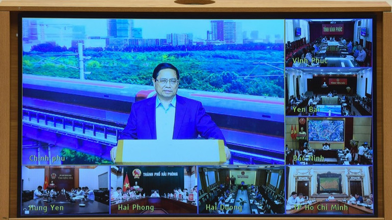 Phiên họp được truyền trực tuyến tới các địa phương có các dự án trọng điểm đường sắt đi qua. (Ảnh: TRẦN HẢI) Phiên họp được truyền trực tuyến tới các địa phương có các dự án trọng điểm đường sắt đi qua. (Ảnh: TRẦN HẢI)
