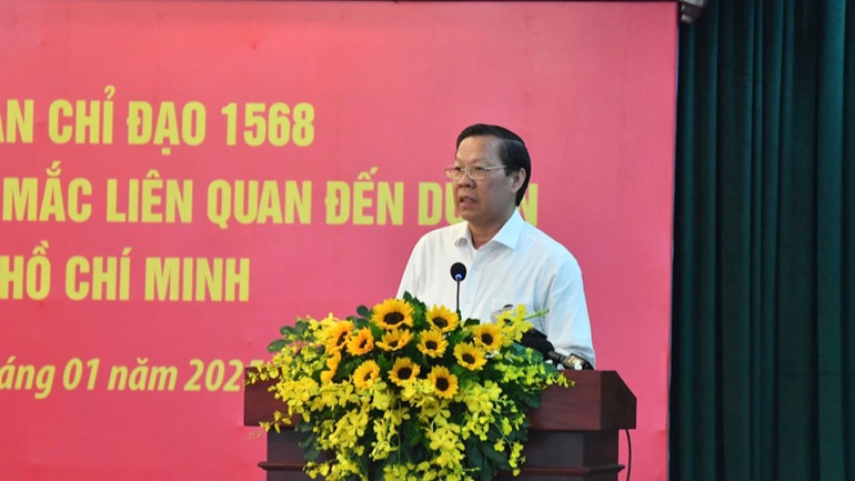 Chủ tịch Uỷ ban nhân dân Thành phố Hồ Chí Minh Phan Văn Mãi báo cáo Thủ tướng Chính phủ và Ban Chỉ đạo tại cuộc làm việc (Ảnh: THANH GIANG).