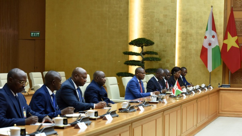 Tổng thống Évariste Ndayishimiye và đoàn đại biểu cấp cao Burundi (Ảnh: TRẦN HẢI).