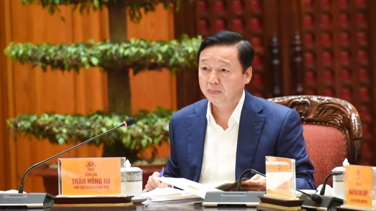 Phó Thủ tướng Trần Hồng Hà phát biểu ý kiến tại cuộc họp. (Ảnh: TRẦN HẢI)