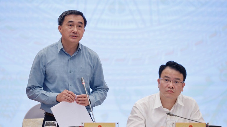 Thứ trưởng Y tế Trần Văn Thuấn trả lời câu hỏi tại họp báo. (Ảnh: VGP) Thứ trưởng Y tế Trần Văn Thuấn trả lời câu hỏi tại họp báo. (Ảnh: VGP)