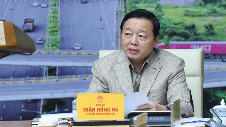 Phó Thủ tướng Chính phủ Trần Hồng Hà phát biểu ý kiến tại Phiên họp. (Ảnh: TRẦN HẢI)