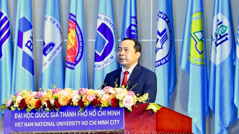 PGS.TS Vũ Hải Quân, Giám đốc Đại học Quốc gia Thành phố Hồ Chí Minh phát biểu ý kiến tại Lễ kỷ niệm. (Ảnh: THANH GIANG)