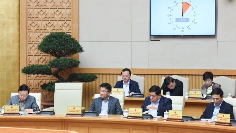 Các thành viên Chính phủ, đại biểu tham dự phiên họp. (Ảnh: TRẦN HẢI)