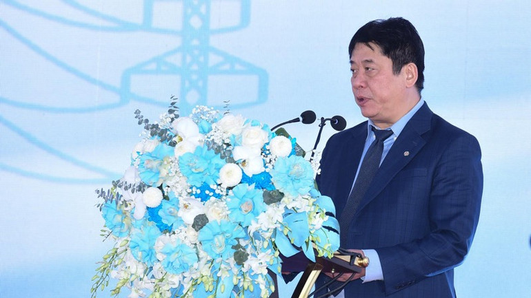 Tổng giám đốc Tập đoàn Điện lực Việt Nam (EVN) Nguyễn Anh Tuấn phát biểu ý kiến tại buổi lễ. (Ảnh: TRẦN HẢI) Tổng giám đốc Tập đoàn Điện lực Việt Nam (EVN) Nguyễn Anh Tuấn phát biểu ý kiến tại buổi lễ. (Ảnh: TRẦN HẢI)