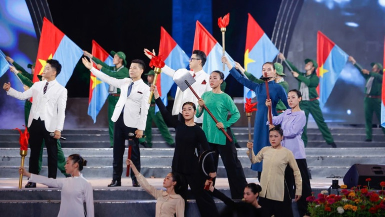 Một tiết mục được biểu diễn tại lễ kỷ niệm. (Ảnh: NHẬT BẮC/VGP)