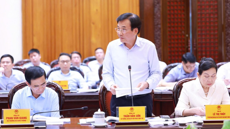 Bộ trưởng, Chủ nhiệm Văn phòng Chính phủ Trần Văn Sơn phát biểu ý kiến tại cuộc họp. (Ảnh: TRẦN HẢI)