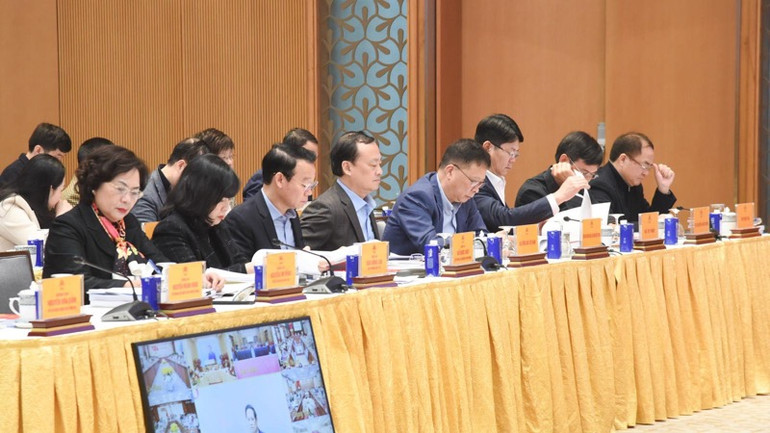 Lãnh đạo các bộ, ngành Trung ương tham dự phiên họp. (Ảnh: TRẦN HẢI)