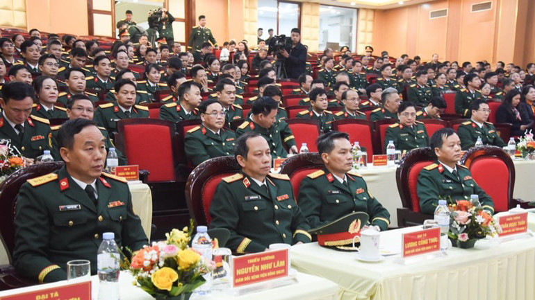 Lãnh đạo, cán bộ Học viện Quân y tham dự Lễ kỷ niệm. (Ảnh: TRẦN HẢI)