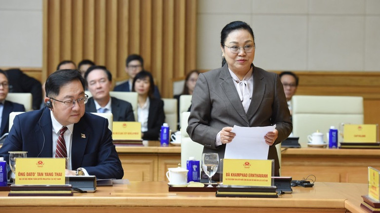 Đại sứ Lào tại Việt Nam Khamphao Ernthavanh phát biểu ý kiến tại Tọa đàm. (Ảnh: TRẦN HẢI)