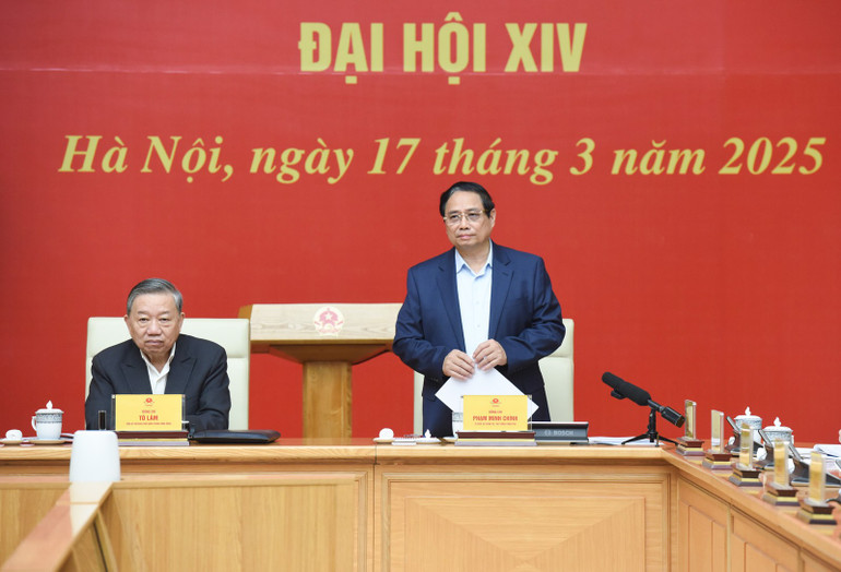 Thủ tướng Phạm Minh Chính - Trưởng Tiểu ban Kinh tế-Xã hội phát biểu ý kiến tại cuộc làm việc. (Ảnh: TRẦN HẢI)