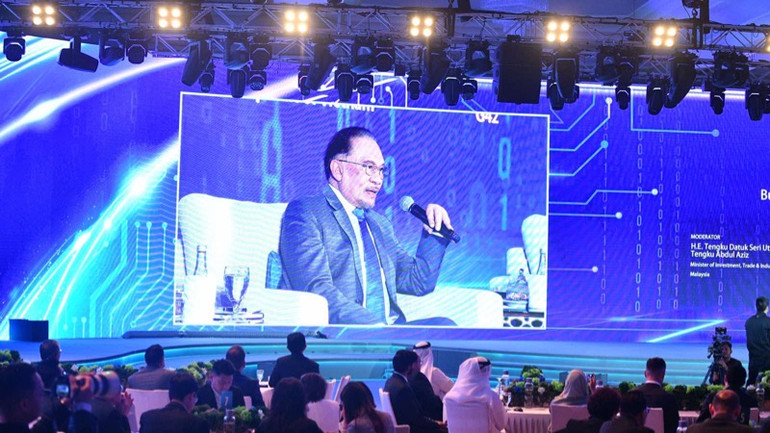 Các đại biểu lắng nghe trao đổi của Thủ tướng Malaysia Anwar Ibrahim. (Ảnh THANH GIANG) Các đại biểu lắng nghe trao đổi của Thủ tướng Malaysia Anwar Ibrahim. (Ảnh THANH GIANG)