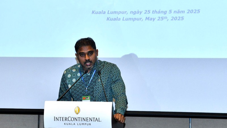 Chủ tịch Phòng Thương mại và Công nghiệp Ấn Độ Kuala Lumpur và Selangor Nivas Ragavan phát biểu ý kiến. (Ảnh: THANH GIANG)