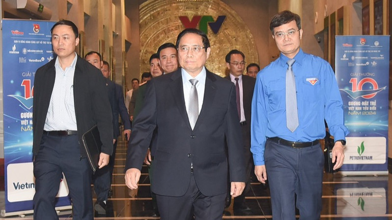 Thủ tướng Phạm Minh Chính tới dự Lễ trao Giải thưởng Gương mặt trẻ Việt Nam tiêu biểu năm 2024 (Ảnh: TRẦN HẢI).