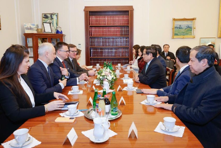 Thủ tướng Chính phủ Phạm Minh Chính hội kiến Chủ tịch Hạ viện Ba Lan Szymon Holownia (Ảnh: NHẬT BẮC/VGP) Thủ tướng Chính phủ Phạm Minh Chính hội kiến Chủ tịch Hạ viện Ba Lan Szymon Holownia (Ảnh: NHẬT BẮC/VGP)