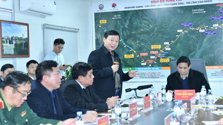 Phó Thủ tướng Chính phủ Trần Hồng Hà phát biểu ý kiến tại cuộc họp. (Ảnh:THANH GIANG)