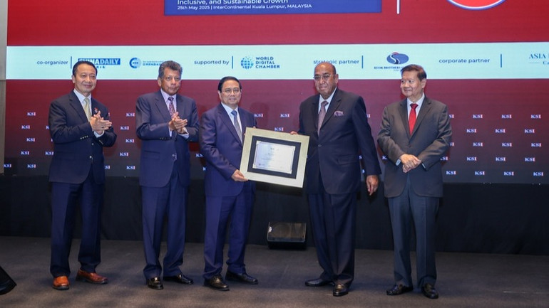 Viện KSI vinh danh Thủ tướng Phạm Minh Chính là Nhà Lãnh đạo ASEAN tiêu biểu năm 2025. (Ảnh: VGP)