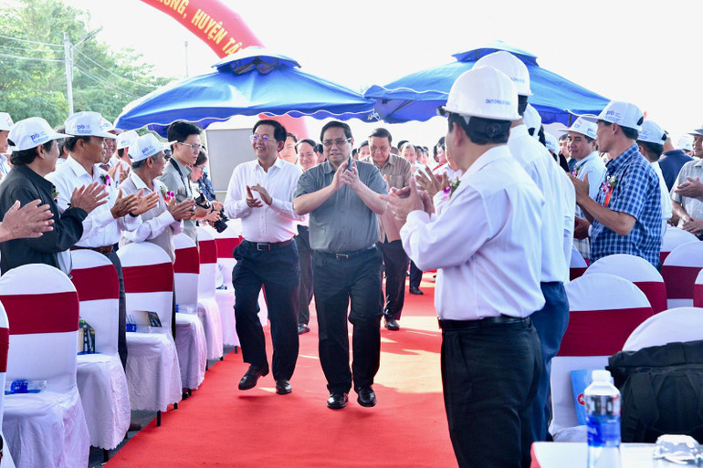 Thủ tướng Phạm Minh Chính tới dự lễ khánh thành. (Ảnh: THANH GIANG)