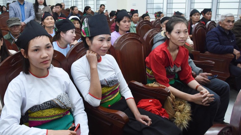 Bà con nhân dân huyện Ngọc Lặc tham dự chương trình. (Ảnh: TRẦN HẢI) Bà con nhân dân huyện Ngọc Lặc tham dự chương trình. (Ảnh: TRẦN HẢI)