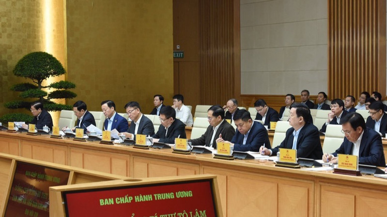 Các đồng chí lãnh đạo là thành viên Tiểu ban Kinh tế-Xã hội tham dự cuộc làm việc. (Ảnh: TRẦN HẢI)