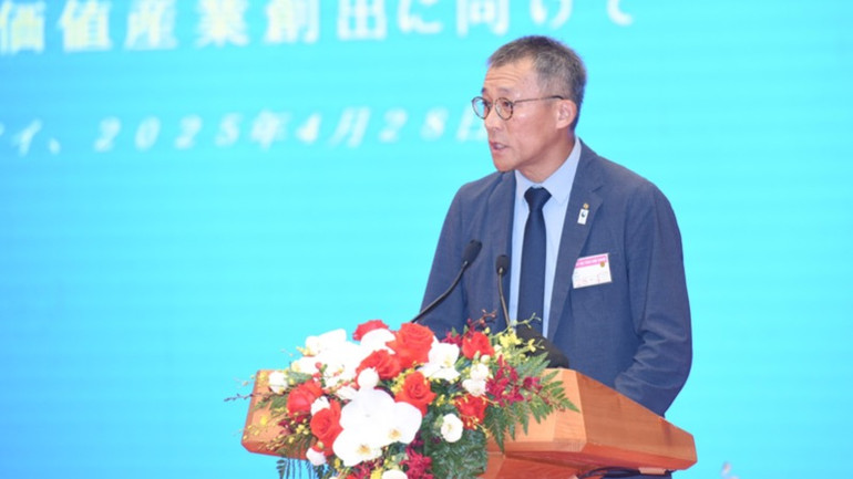 Lãnh đạo các tập đoàn, doanh nghiệp Nhật Bản phát biểu ý kiến tại Diễn đàn. (Ảnh: TRẦN HẢI) Lãnh đạo các tập đoàn, doanh nghiệp Nhật Bản phát biểu ý kiến tại Diễn đàn. (Ảnh: TRẦN HẢI)