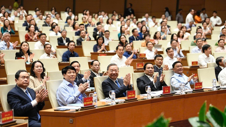 Các đồng chí lãnh đạo Đảng, Nhà nước, Quốc hội dự hội nghị. (Ảnh: VGP/Nhật Bắc)