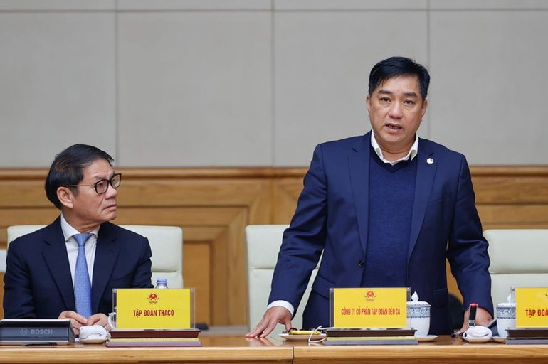 Chủ tịch HĐQT Tập đoàn Đèo Cả Hồ Minh Hoàng phát biểu ý kiến tại Hội nghị. (Ảnh: TRẦN HẢI) Chủ tịch HĐQT Tập đoàn Đèo Cả Hồ Minh Hoàng phát biểu ý kiến tại Hội nghị. (Ảnh: TRẦN HẢI)