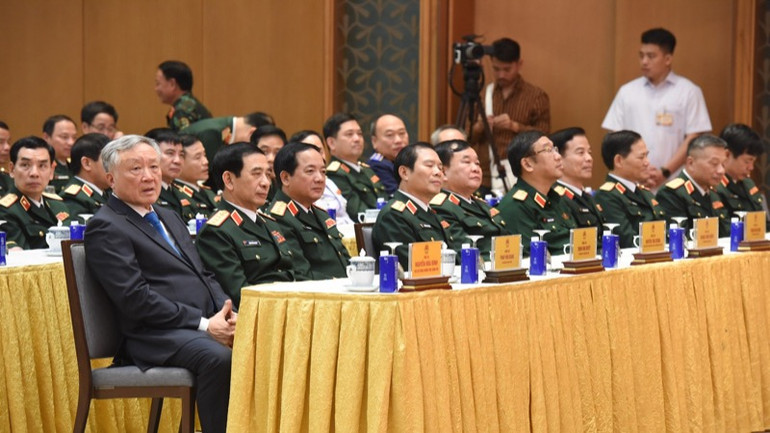 Phó Thủ tướng Thường trực Chính phủ Nguyễn Hòa Bình, lãnh đạo Bộ Quốc phòng tham dự buổi lễ. (Ảnh: TRẦN HẢI)