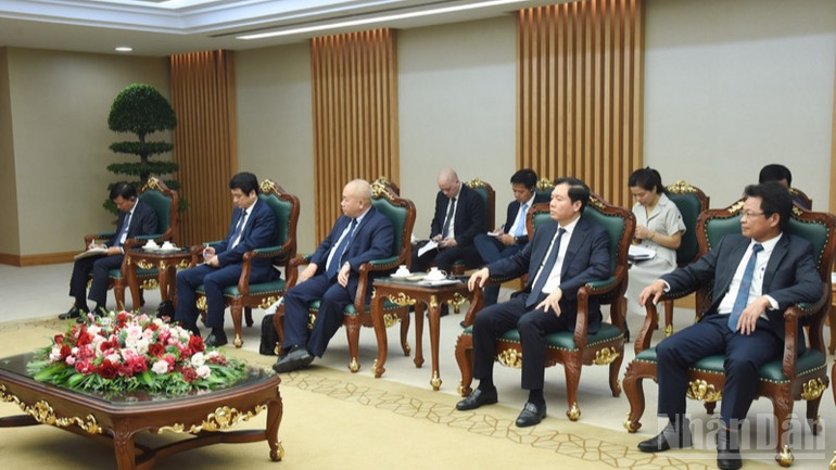 Lãnh đạo một số bộ, ngành Việt Nam tham dự buổi tiếp. (Ảnh: TRẦN HẢI)