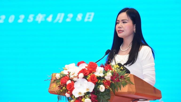 Phó Tổng Giám đốc Tập đoàn T&T Nguyễn Thị Thanh Bình phát biểu ý kiến tại Diễn đàn. (Ảnh: TRẦN HẢI) Phó Tổng Giám đốc Tập đoàn T&T Nguyễn Thị Thanh Bình phát biểu ý kiến tại Diễn đàn. (Ảnh: TRẦN HẢI)