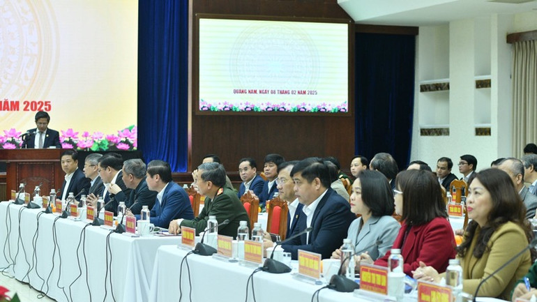 Lãnh đạo tỉnh Quảng Nam tham dự cuộc làm việc. (Ảnh: THANH GIANG)