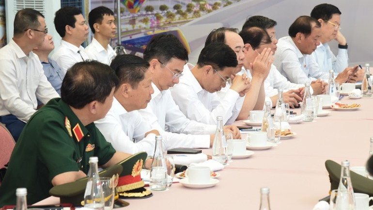 Các đại biểu tham dự cuộc họp. (Ảnh: TRẦN HẢI)