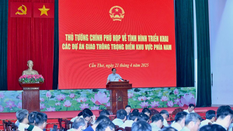 Thủ tướng Phạm Minh Chính phát biểu ý kiến chỉ đạo cuộc họp. (Ảnh: THANH GIANG) Thủ tướng Phạm Minh Chính phát biểu ý kiến chỉ đạo cuộc họp. (Ảnh: THANH GIANG)