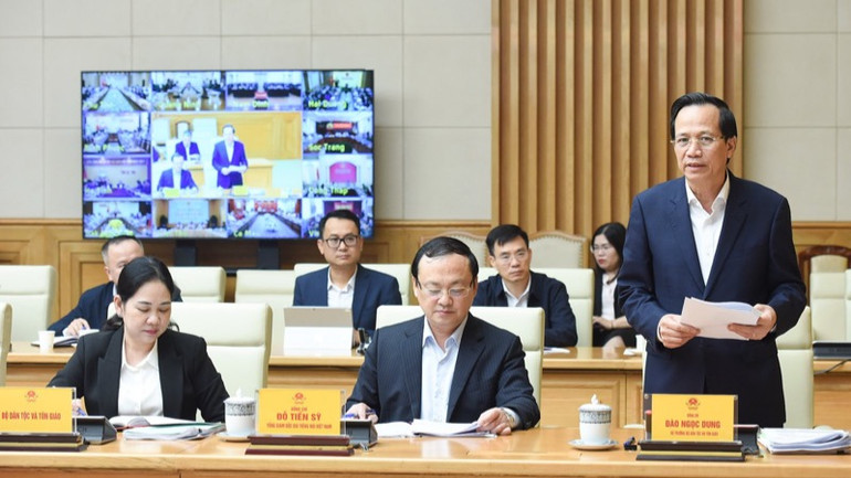 Bộ trưởng Dân tộc và Tôn giáo Đào Ngọc Dung phát biểu ý kiến tại Phiên họp. (Ảnh: TRẦN HẢI)