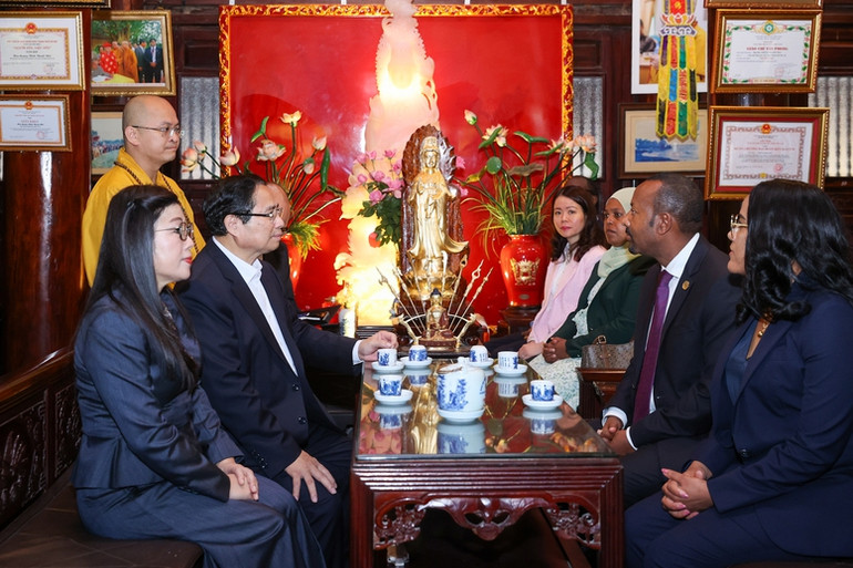 Thủ tướng Ethiopia và Phu nhân bày tỏ vui mừng trong lần đầu thăm Việt Nam. (Ảnh: VGP/Nhật Bắc)