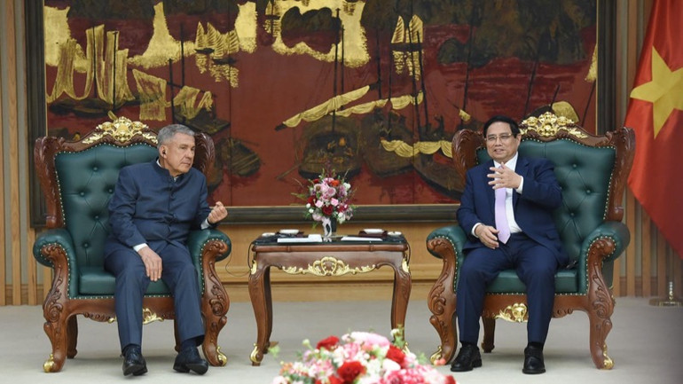 Thủ tướng Phạm Minh Chính tiếp Người đứng đầu Cộng hòa Tatarstan, Liên bang Nga R.N. Minnikhanov. (Ảnh: TRẦN HẢI)